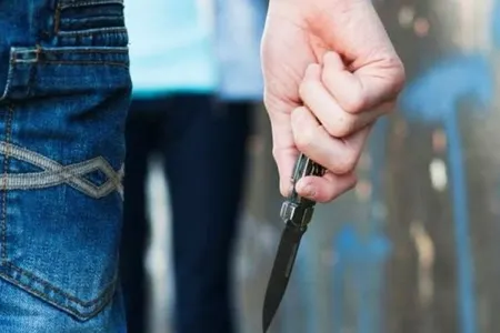 Tanışını bıçaqlayıb öldürdü