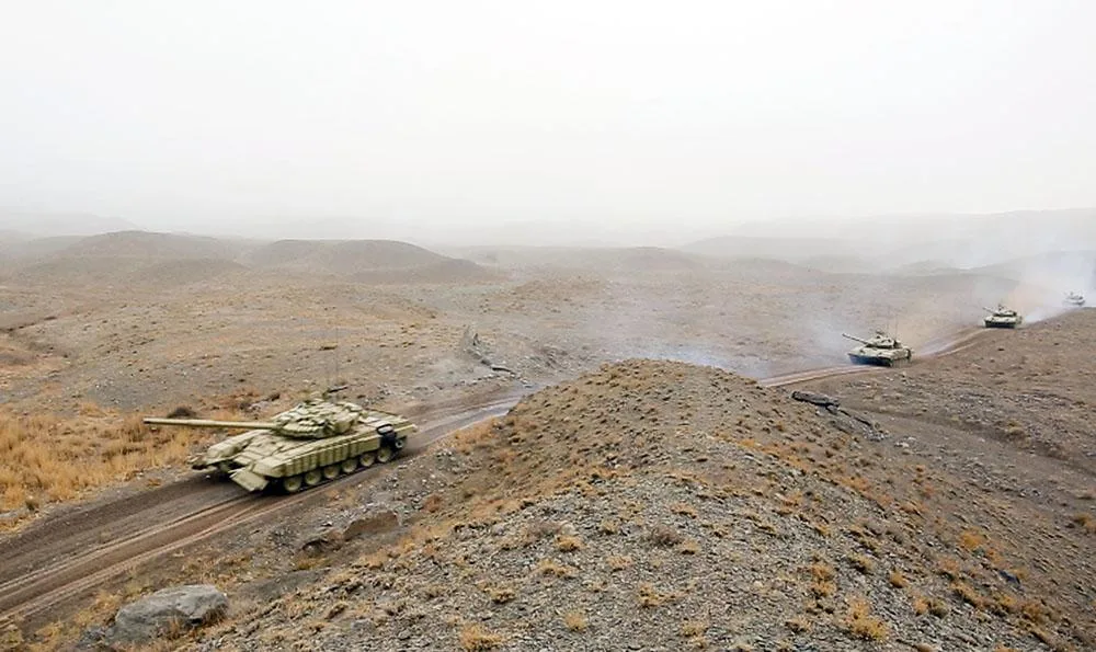 Əlahiddə Ümumqoşun Ordunun tank bölməsi yoxlanıldı - Video/Foto
