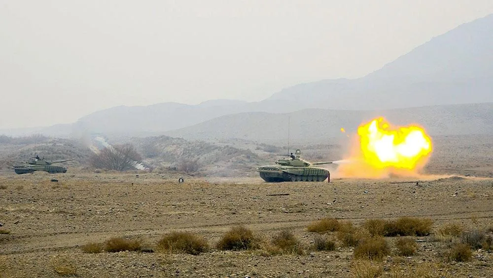 Əlahiddə Ümumqoşun Ordunun tank bölməsi yoxlanıldı - Video/Foto