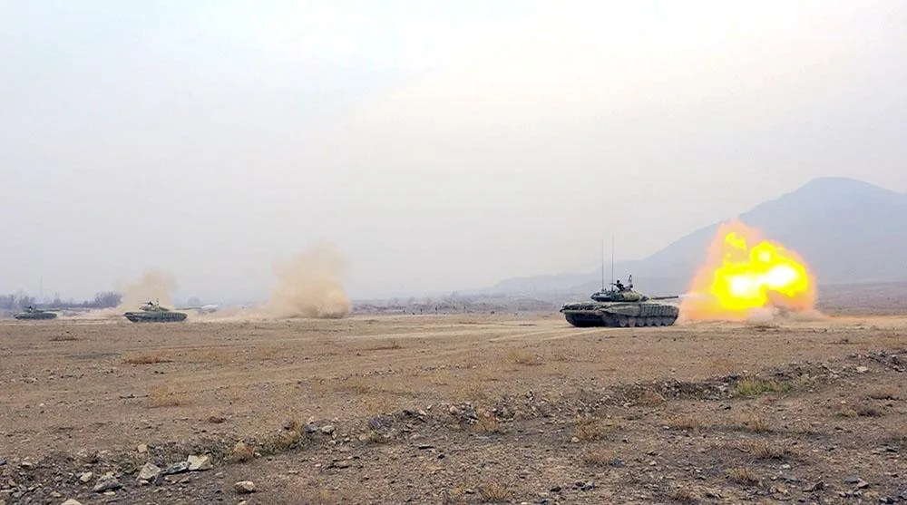 Əlahiddə Ümumqoşun Ordunun tank bölməsi yoxlanıldı - Video/Foto