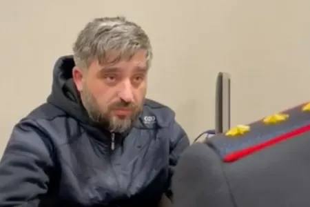 "Uşaqların satdığı salfetin içində narkotik var" deyən şəxsin - VİDEOSU