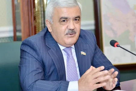 Rövnəq Abdullayev VƏZİFƏSİNDƏN AZAD EDİLDİ
