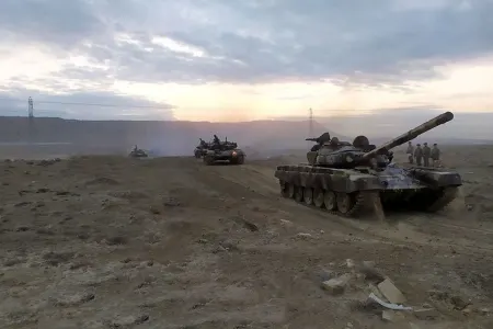 Hərbi hissələrin döyüşə hazırolma vəziyyəti yoxlanılıb - VİDEO/FOTO