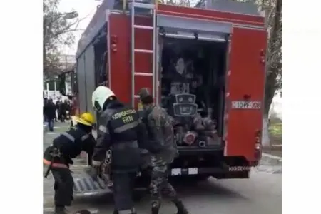 Bakıda park yanır - VİDEO