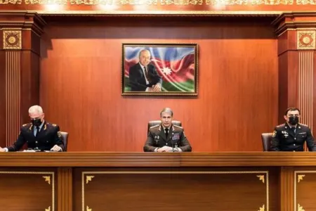 Vilayət Eyvazov əməliyyat müşavirəsi keçirdi