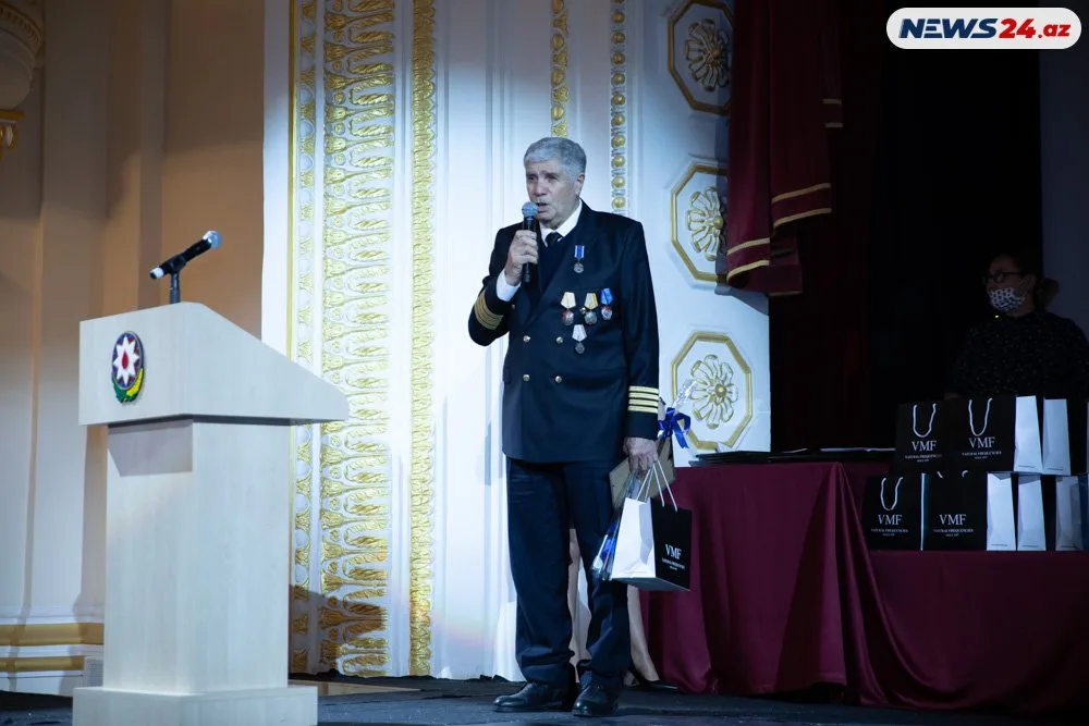 Fərrux Qayıbovun 130 illiyi ilə bağlı məhdud sayda saat istehsal olundu - FOTO/VİDEO