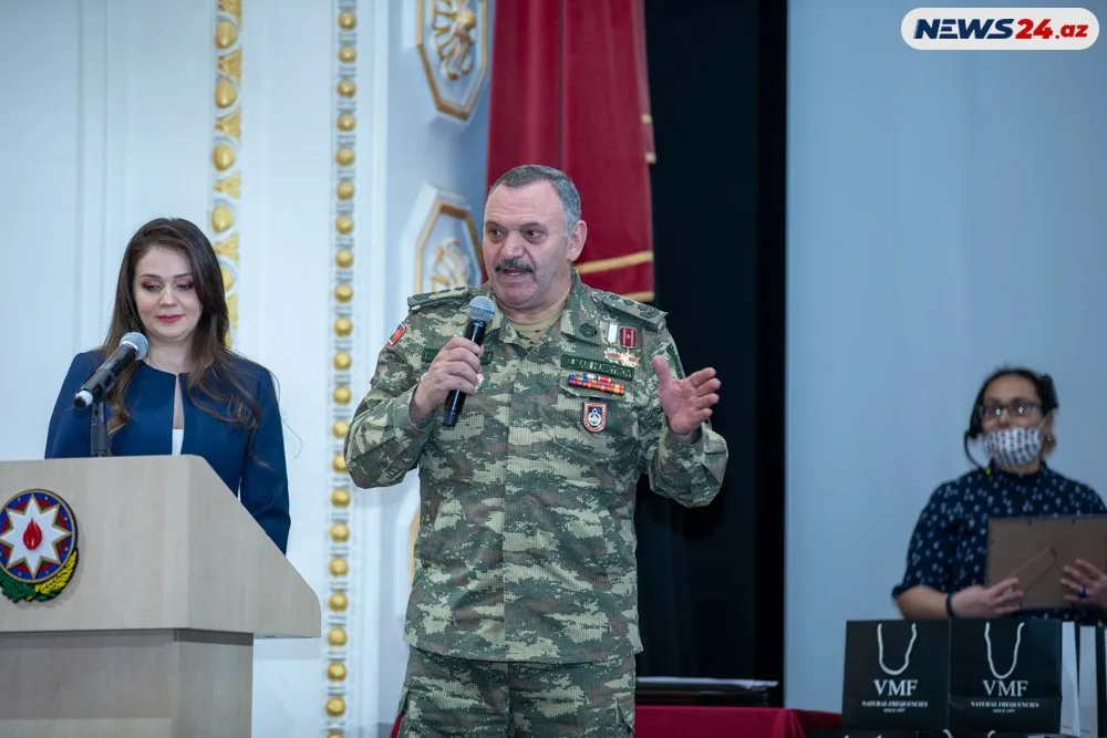 Fərrux Qayıbovun 130 illiyi ilə bağlı məhdud sayda saat istehsal olundu - FOTO/VİDEO