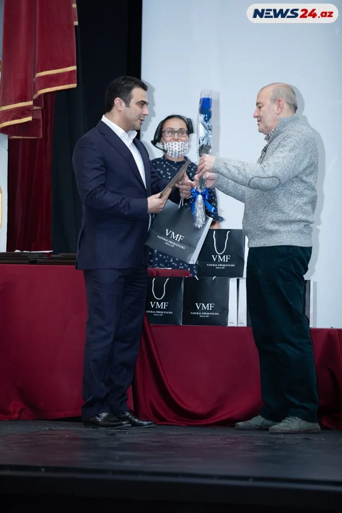 Fərrux Qayıbovun 130 illiyi ilə bağlı məhdud sayda saat istehsal olundu - FOTO/VİDEO