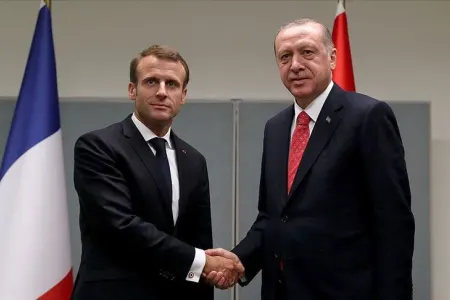 Ərdoğan Makronla Ukraynadakı vəziyyəti müzakirə edib