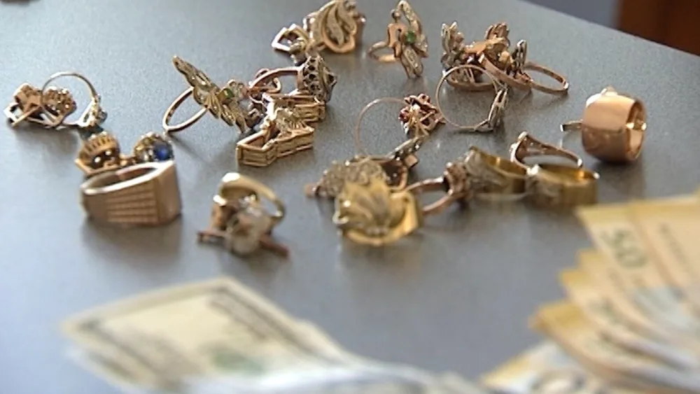 Evlərdən oğurluq edən qadın saxlanıldı - Video