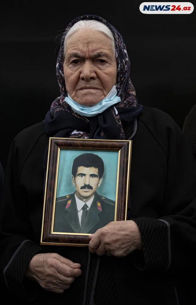 “Donmuş anamı belimdə daşıdım” – - XOCALI DƏHŞƏTİ - FOTO/VİDEO
