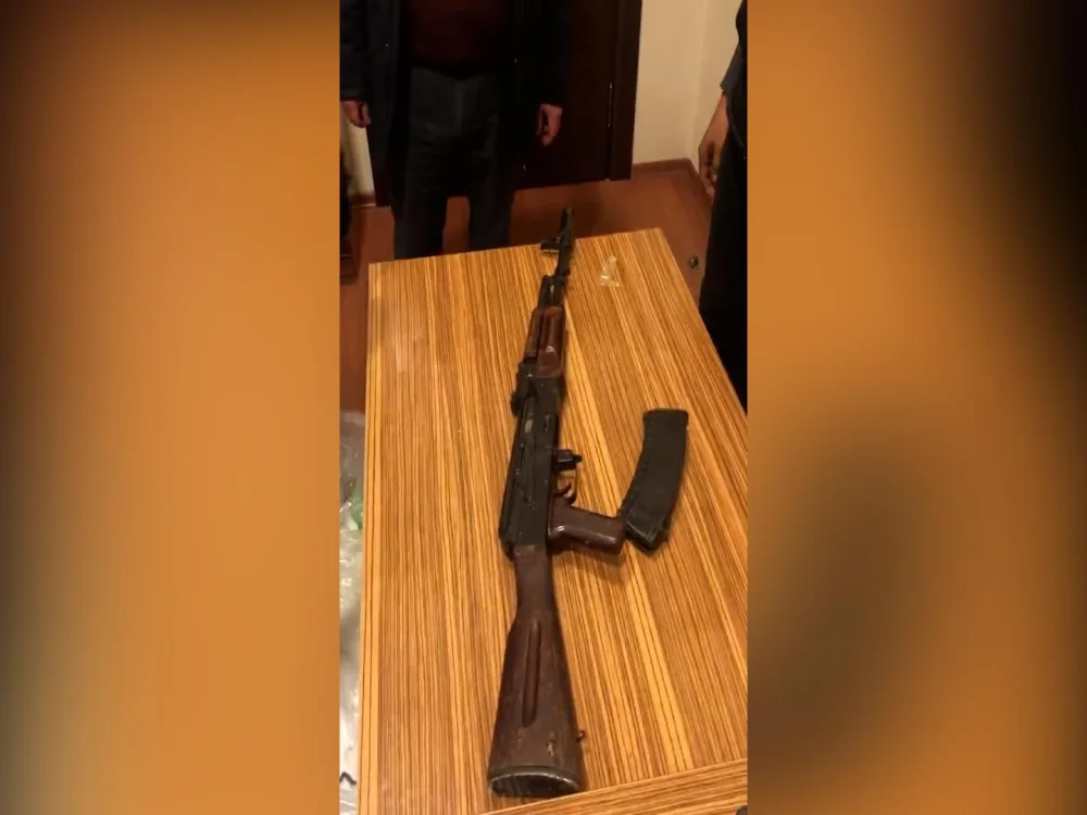 Bakıda avtomat satmaq istəyən şəxs saxlanıldı