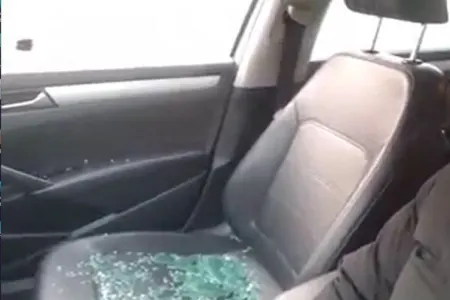 Bakıda sürücünü maşından düşürüb döydülər, - avtomobilin şüşələrini qırdılar