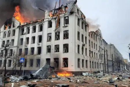 Xarkovun mərkəzi yenidən atəşə tutuldu - Polis idarəsi və universitet yanır - FOTO - VİDEO
