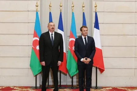 Emmanuel Makron İlham Əliyevə zəng etdi