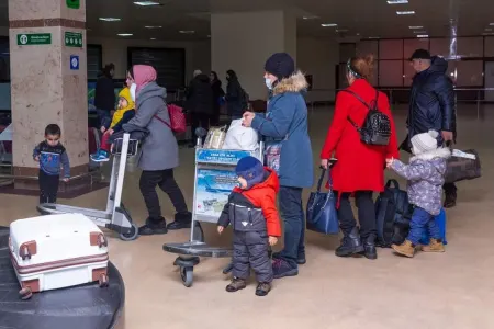 Ukraynadan təxliyə edilən daha 180 azərbaycanlı Bakıya gəldi