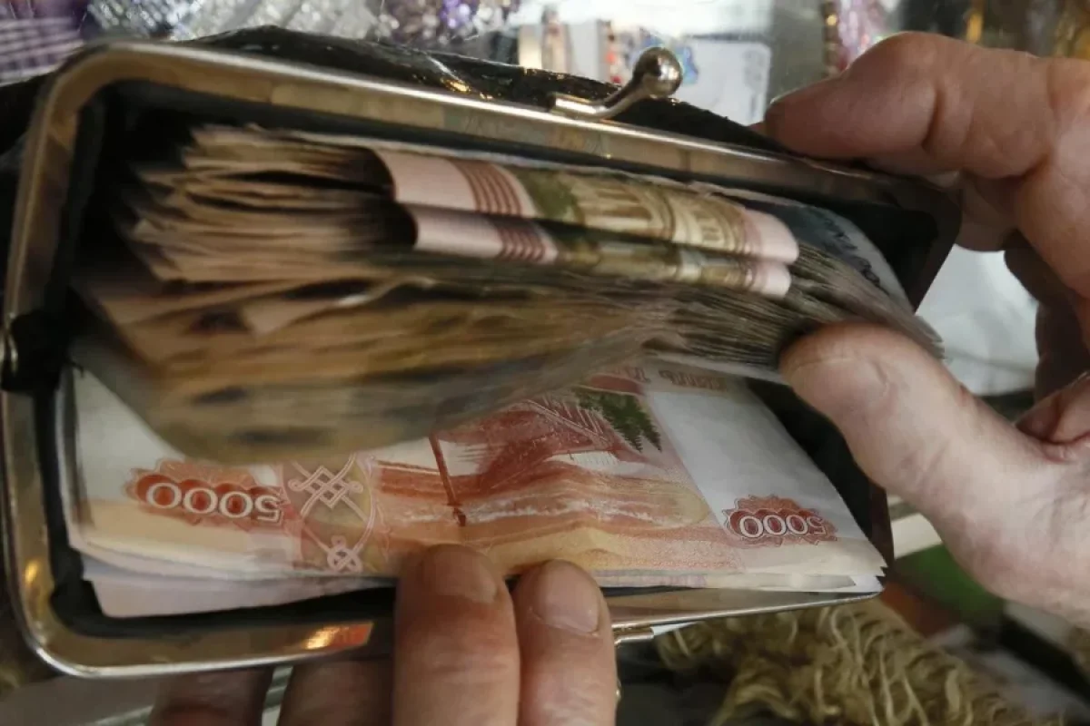 Rusiyada vətəndaşlara xarici valyuta almağa qadağa qoyuldu