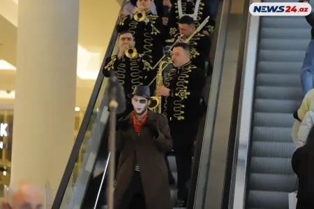 “Teatrı sizə gətirdik” – Bakıda maraqlı fleşmob - VİDEO