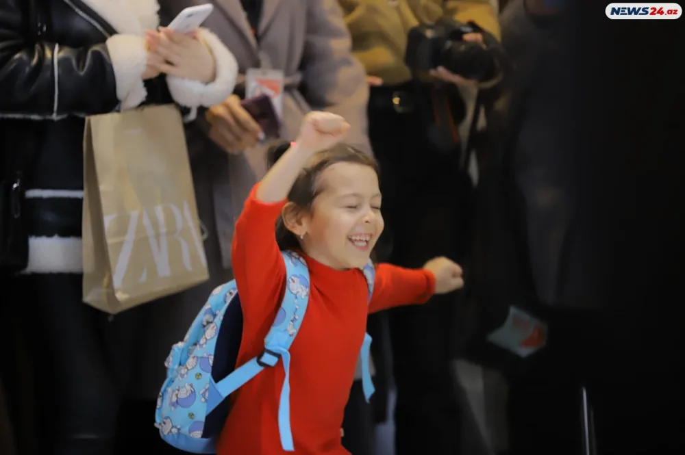 “Teatrı sizə gətirdik” – Bakıda maraqlı fleşmob - VİDEO