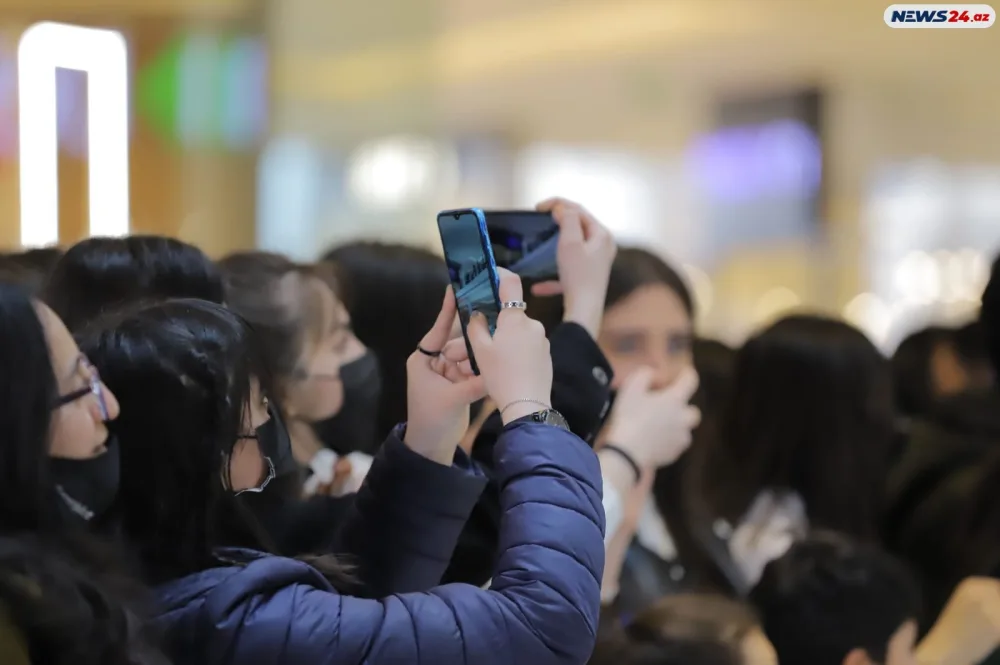 “Teatrı sizə gətirdik” – Bakıda maraqlı fleşmob - VİDEO