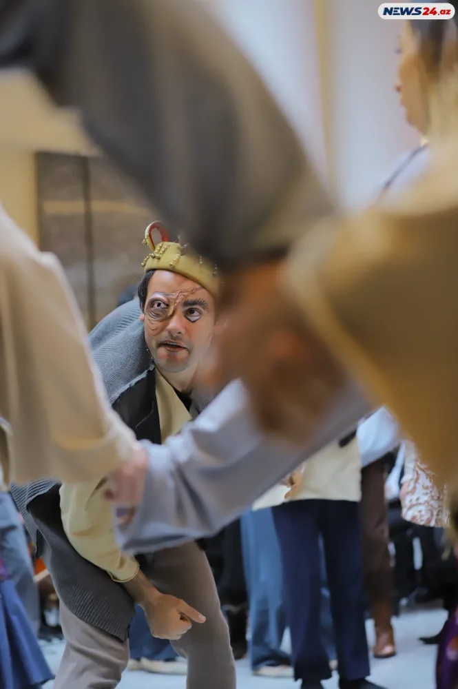 “Teatrı sizə gətirdik” – Bakıda maraqlı fleşmob - VİDEO
