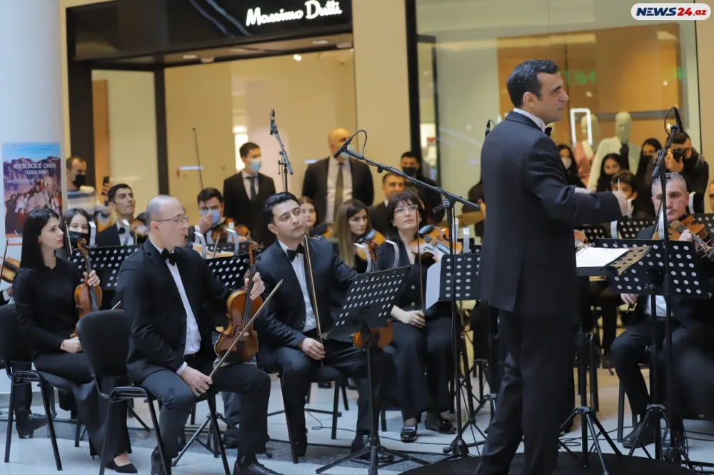 “Teatrı sizə gətirdik” – Bakıda maraqlı fleşmob - VİDEO