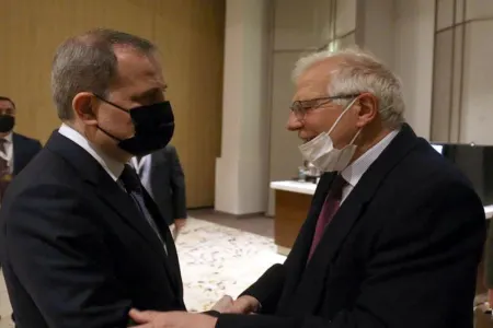 Ceyhun Bayramov Josep Borrellə Ukraynadakı vəziyyəti müzakirə etdi