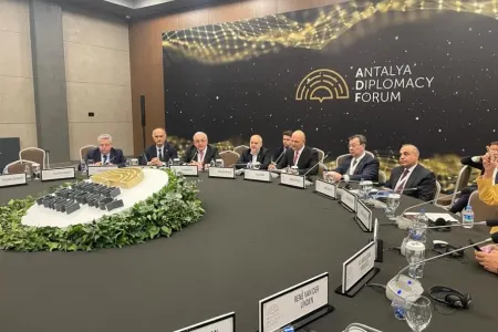 Antalyada “Parlament diplomatiyası” mövzusunda dəyirmi masa keçirildi