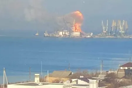 Ukrayna ordusu Rusiyanın iri desant gəmisini məhv edib