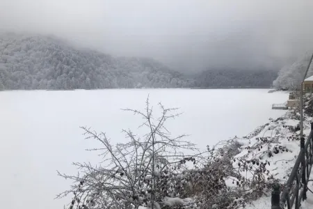 Azərbaycanda nadir təbiət hadisəsi - Göygöl DONDU - FOTOLAR