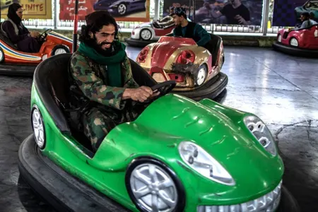 Taliban qadınlarla kişilərin birgə parka getməsini qadağan etdi