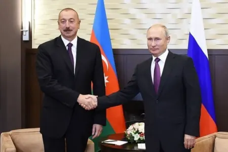 İlham Əliyev və Vladimir Putin Qarabağdakı vəziyyəti müzakirə etdilər
