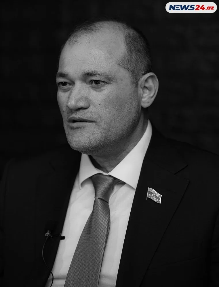 Deputatdan SƏRT SÖZLƏR: “Azərbaycanda süpürgəçi belə zəng və xahişlə işə götürülür” – - VİDEOMÜSAHİBƏ