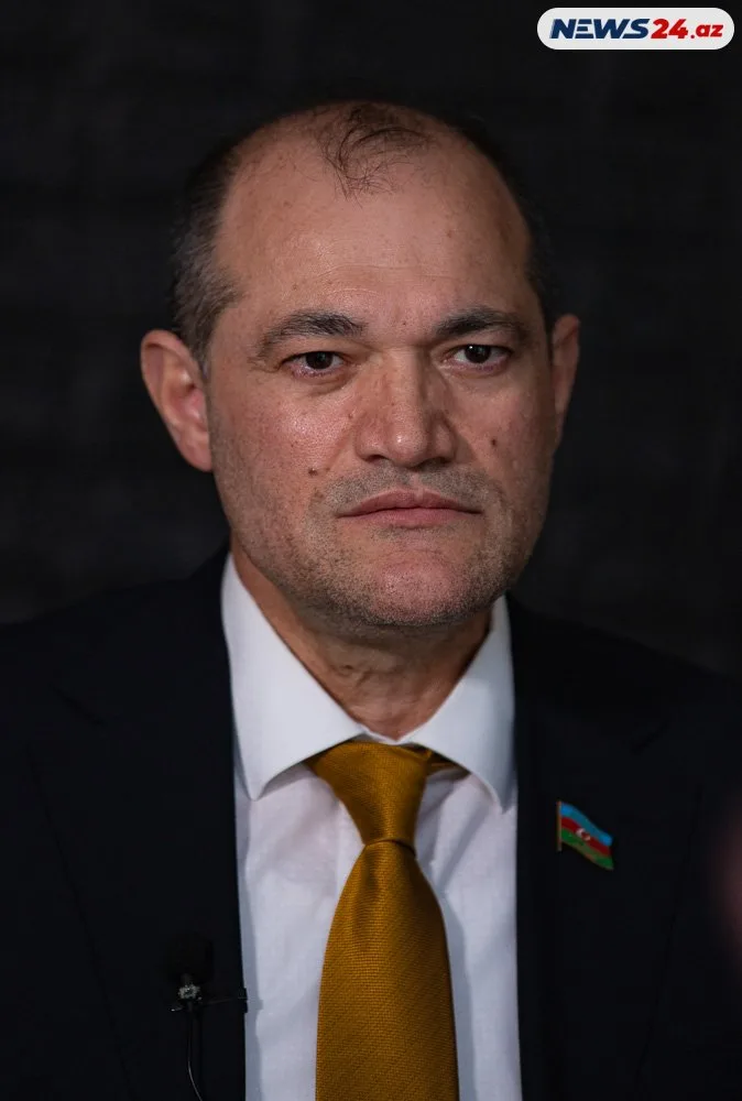 Deputatdan SƏRT SÖZLƏR: “Azərbaycanda süpürgəçi belə zəng və xahişlə işə götürülür” – - VİDEOMÜSAHİBƏ