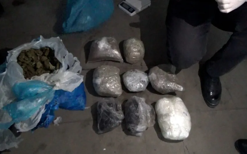 Gizli anbarlarda narkotik maddə saxlayan şəxslər tutuldu