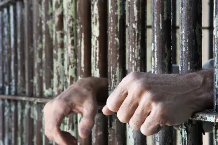 İnsanları məcburi əməyə məruz qoyan şəxs məhkum edildi