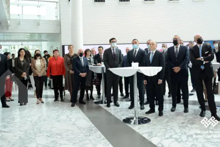 “Run for Art” beynəlxalq fotomüsabiqəsinin yekun sərgisi açıldı - FOTOLAR