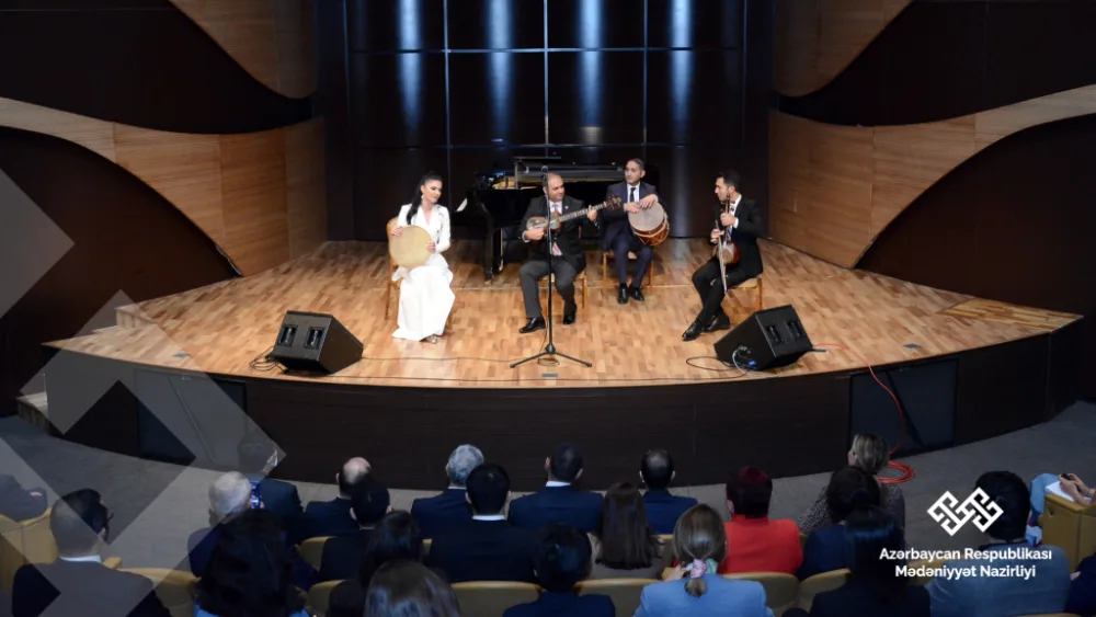 “Run for Art” beynəlxalq fotomüsabiqəsinin yekun sərgisi açıldı - FOTOLAR