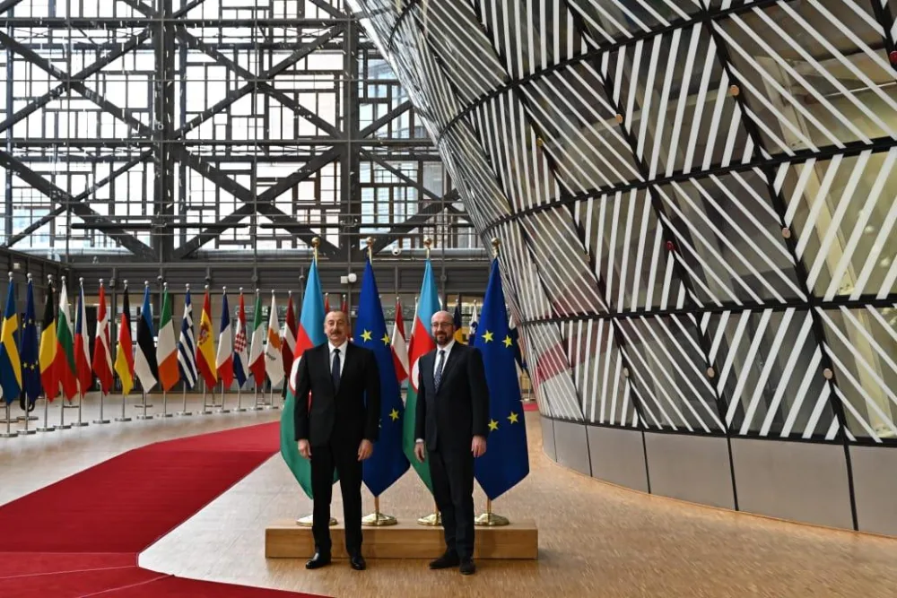 İlham Əliyevin Şarl Mişel ilə görüşü başladı