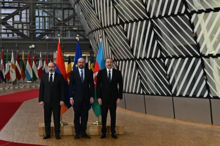 Liderlərin üçtərəfli görüşü başa çatdı - FOTO/ VİDEO -YENİLƏNDİ
