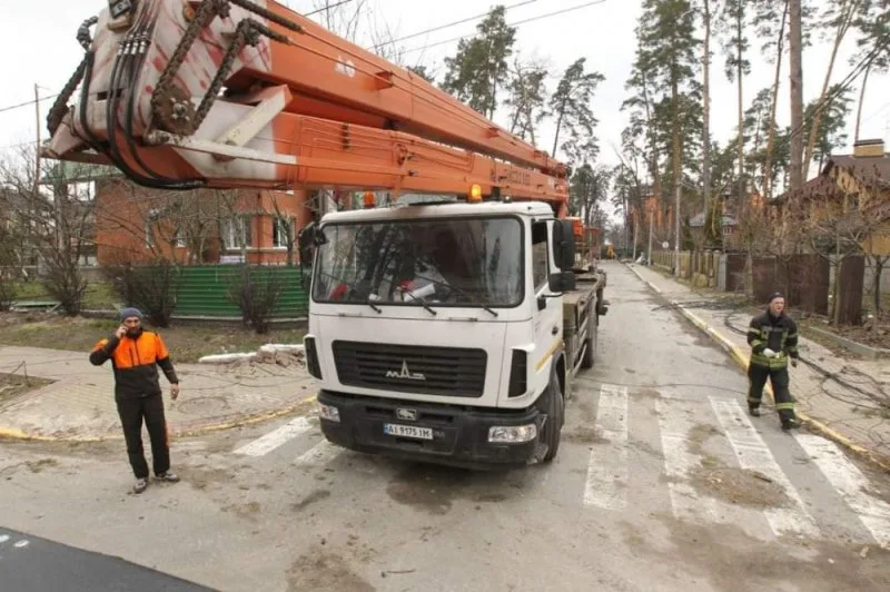 Ukraynanın İrpen şəhəri dağıntılardan təmizlənir - FOTO