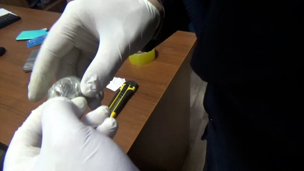 Paytaxtın mərkəzində narkotik maddələr satdı - Video