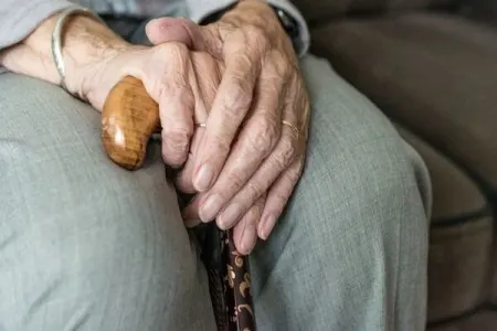 Arvadını çəliklə döyüb komaya salan 82 yaşlı kişi barəsində qərar verildi