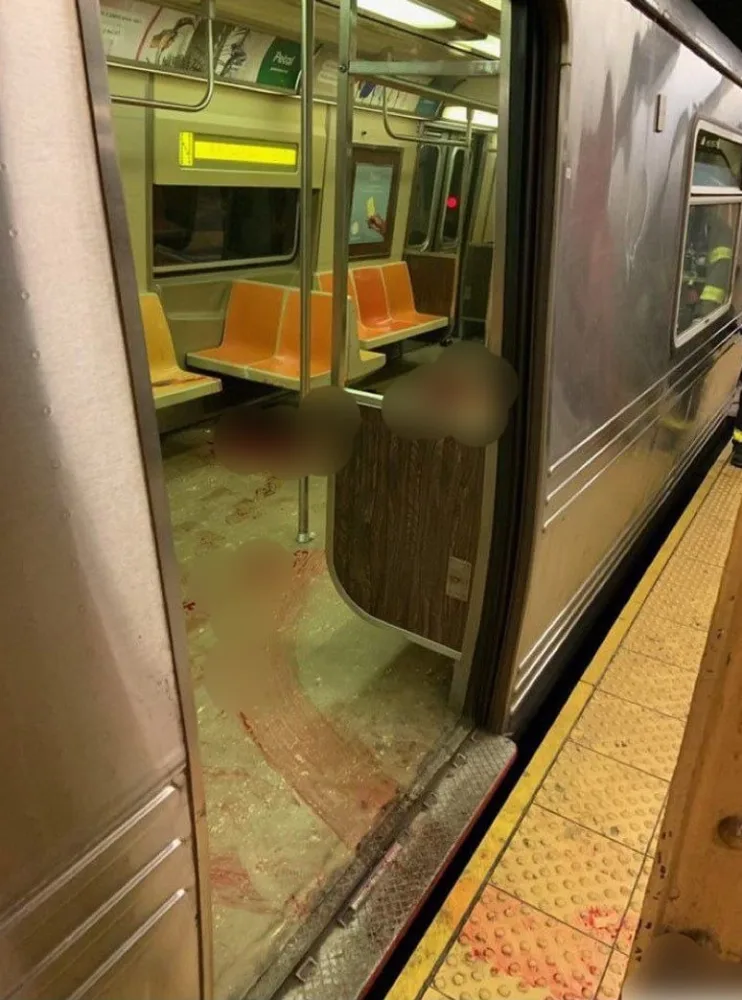 Nyu York metrosunda atışma olub, - XƏSARƏT ALANLAR VAR - FOTO