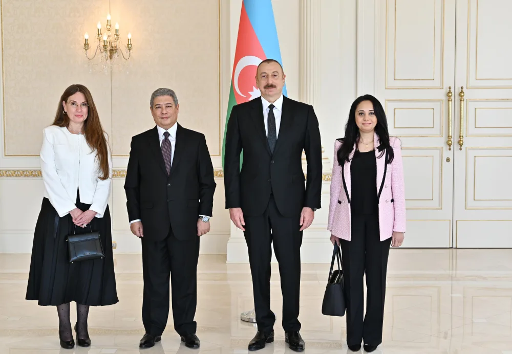 İlham Əliyev yeni səfirlərin etimadnamələrini qəbul etdi - FOTO- YENİLƏNİB