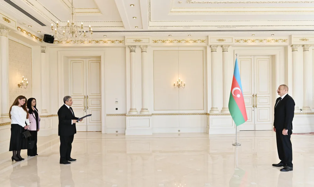 İlham Əliyev yeni səfirlərin etimadnamələrini qəbul etdi - FOTO- YENİLƏNİB