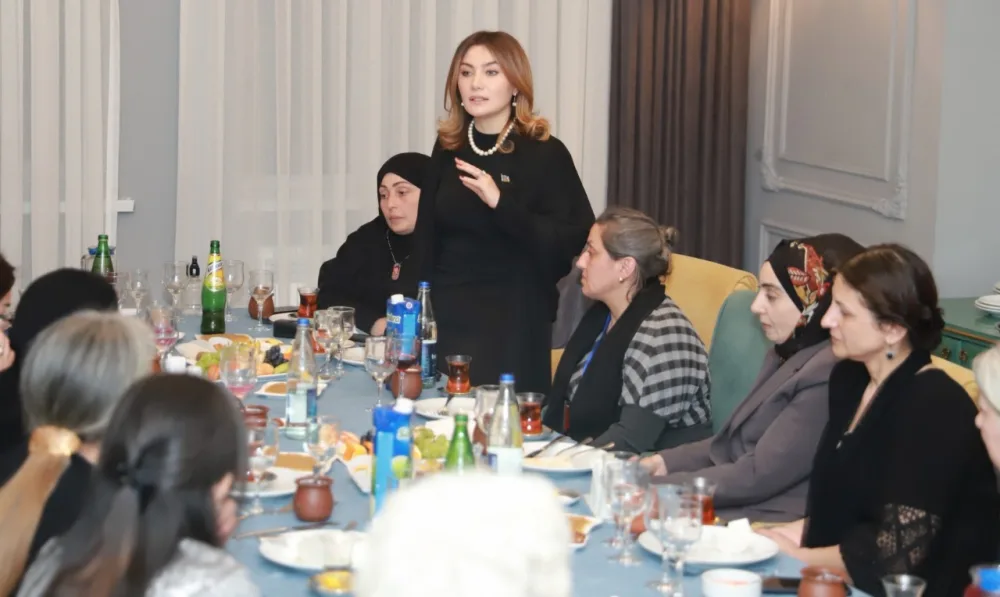 Ruhi Əliyeva şəhid anaları ilə İFTAR SÜFRƏSİNDƏ - FOTO/VİDEO