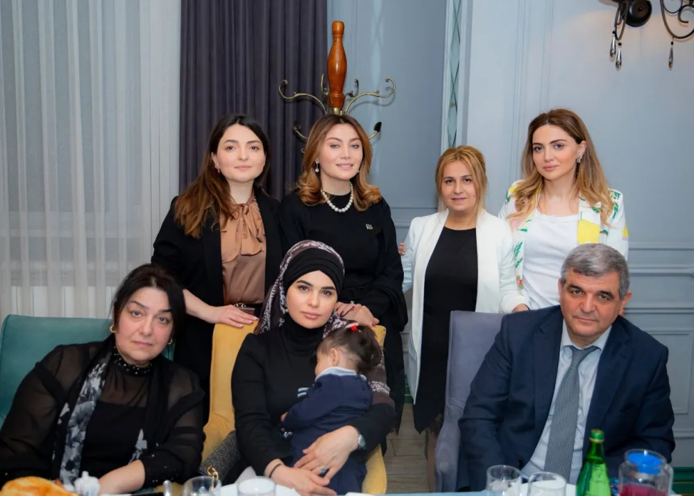 Ruhi Əliyeva şəhid anaları ilə İFTAR SÜFRƏSİNDƏ - FOTO/VİDEO