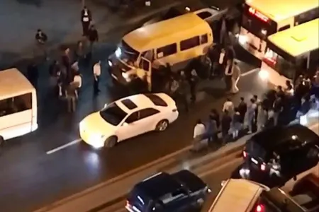 Bakıda bir-birinə toxunan avtomobillərin sürücüləri dalaşdı – - Cinayət işi açıldı