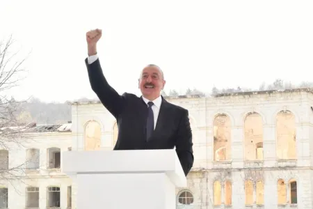 "Ermənistan bizim qabağımızda diz çökdü, başını əydi"